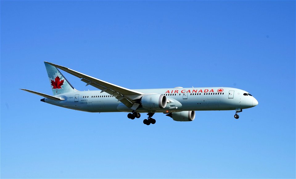 Air Canada 787-9 / C-FGFZ