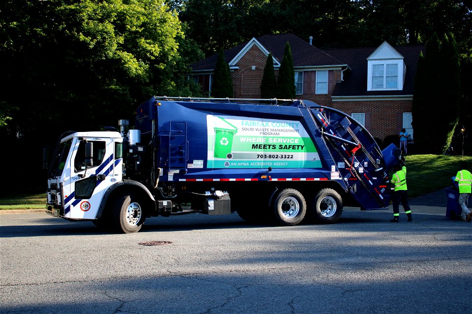 Fairfax County truck 7269 | Mack LR McNeilus XC-RL