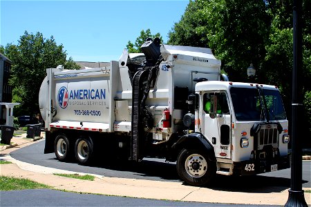 American Disposal truck 452 collecting trash | Peterbilt 520 Mcneilus ZR