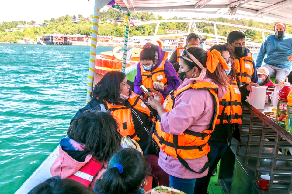 Tour por el Canal de Tenglo_Turistas..jpg