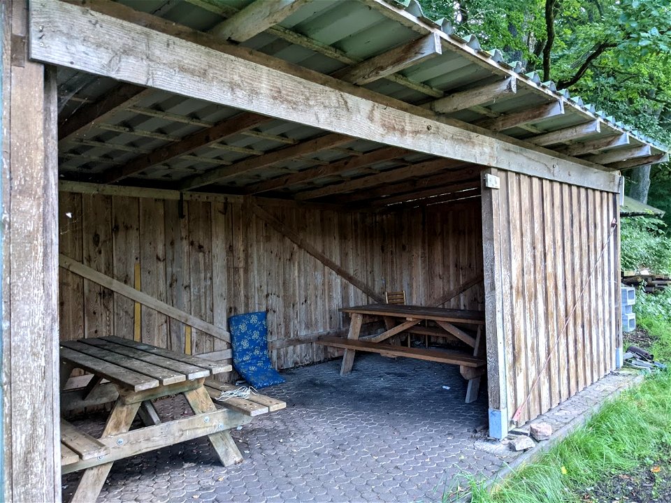 Hütte am Teich bei Langenleiten in der Rhön
