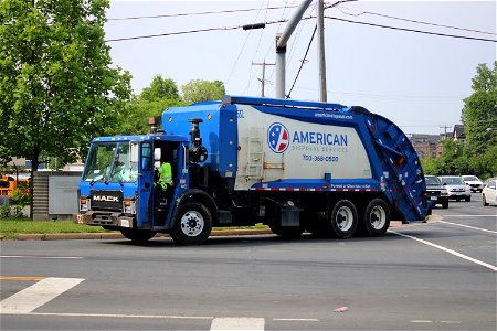 American Disposal truck 532 | CNG Mack LR Mcneilus RL