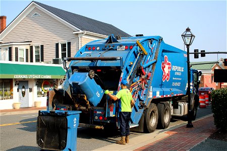 Republic Services truck 2200 | Mack TE McNeilus Heavy Duty photo