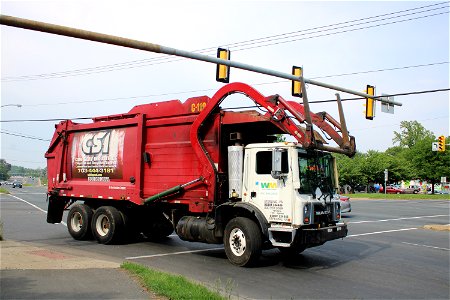 WM C-110 | Mack MRU Heil Half/Pack photo