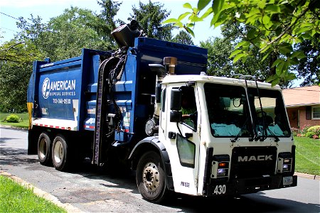 American Disposal truck 430 | Mack LR McNeilus ZR photo