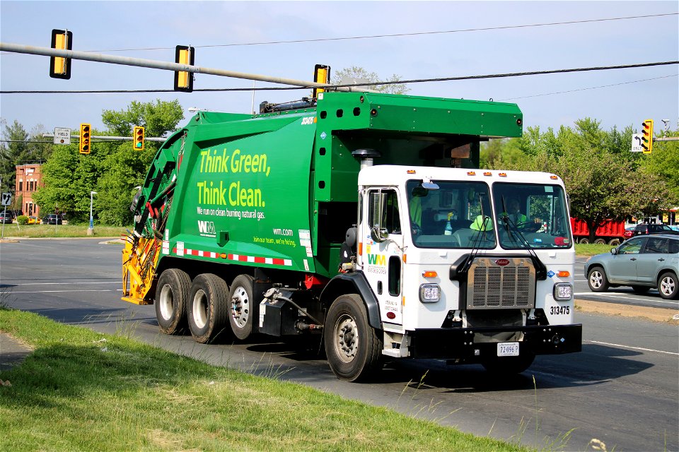 Waste Management truck 313475 | CNG Peterbilt 520 Mcneilus commercial RL