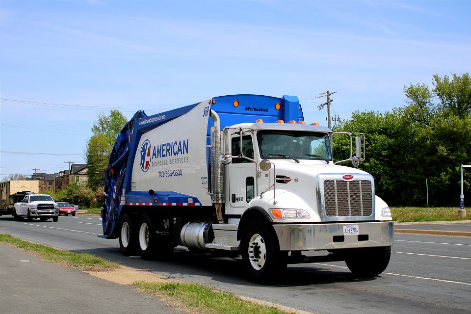 American Disposal truck 569 | Peterbilt 348 Mcneilus RL