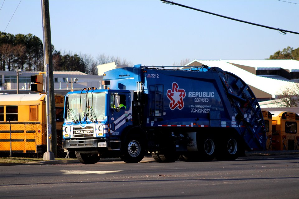 Republic Services truck 2212