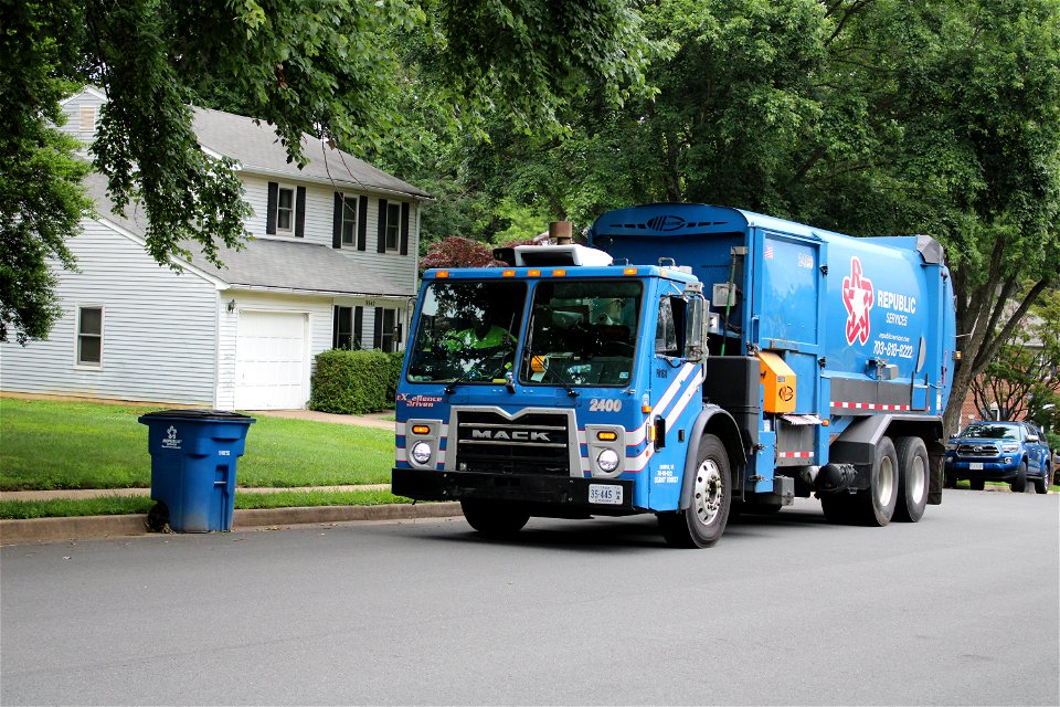 Republic Services truck 2400