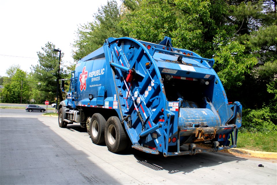 Republic Services truck 2112