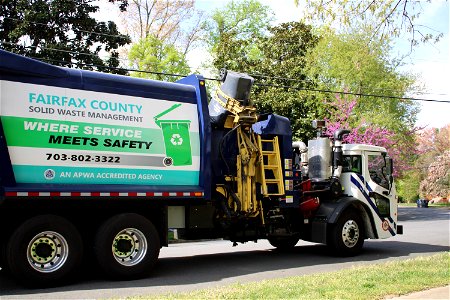 Fairfax County Truck 7337 | Mack LR Loadmaster Eclipse