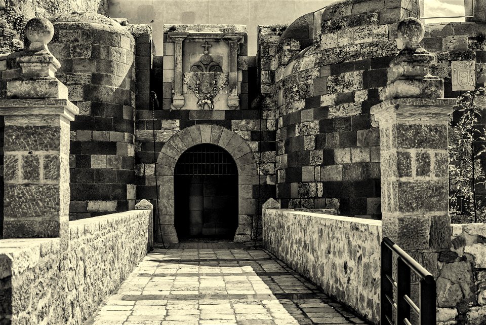 PUERTA DE SANTIAGO (MELILLA LA VIEJA)
