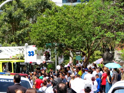 Celebrando cerca del camión de bomberos photo