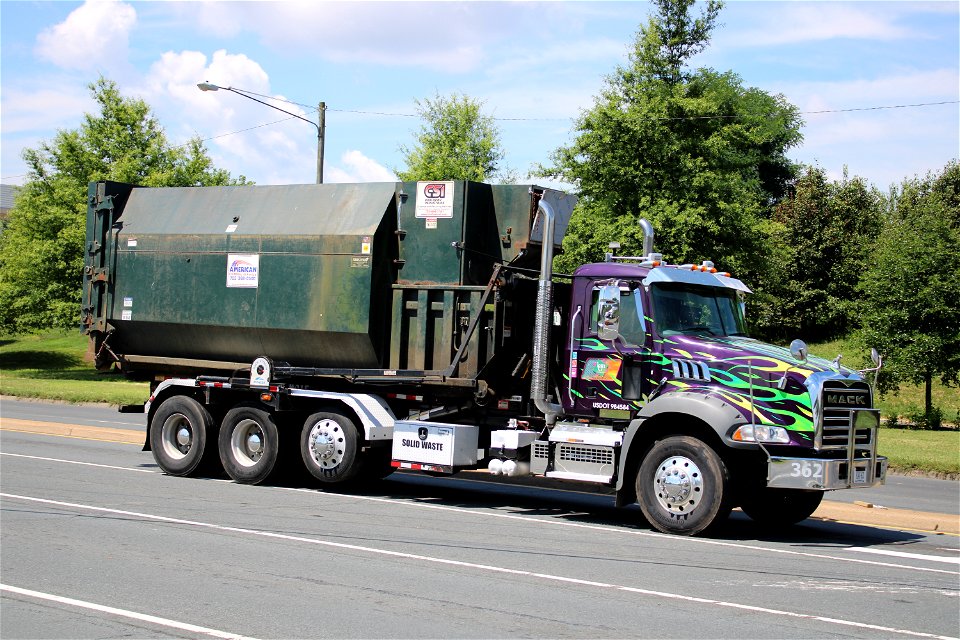KMG Hauling truck 362 | Mack GU813 Gal-Breath Roll-off