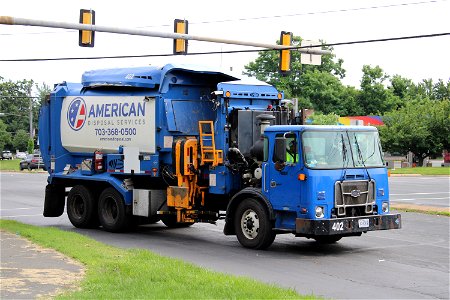 American Disposal truck 402 | CNG Autocar ACX Labrie Full-Eject Automizer photo