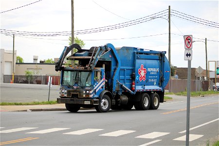 Republic Services Truck 1258 | Mack MR McNeilus Atlantic