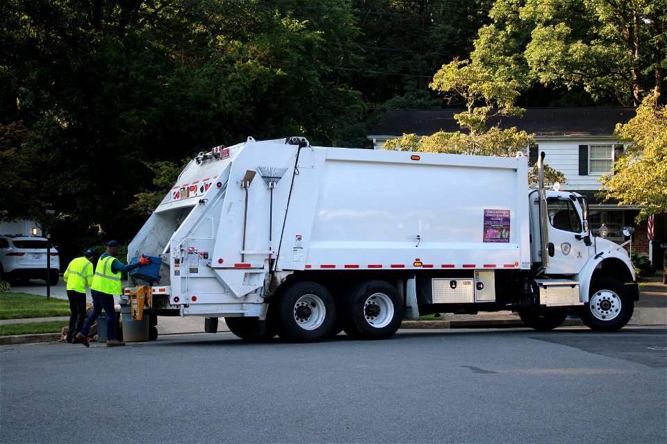Fairfax City truck 672 | Freightliner M2 Heil DP5000