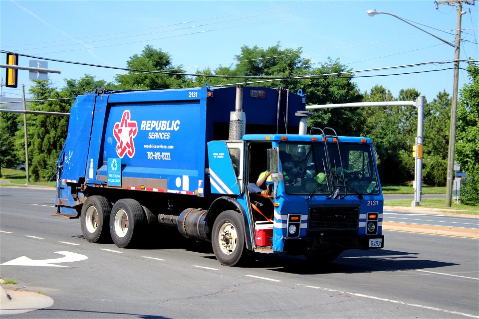 Ex AAA truck 2131 | Mack LE Heil DP5000