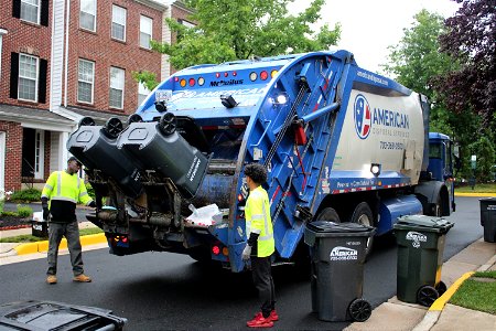 Truck 537 dumping double 65g Rehrigs
