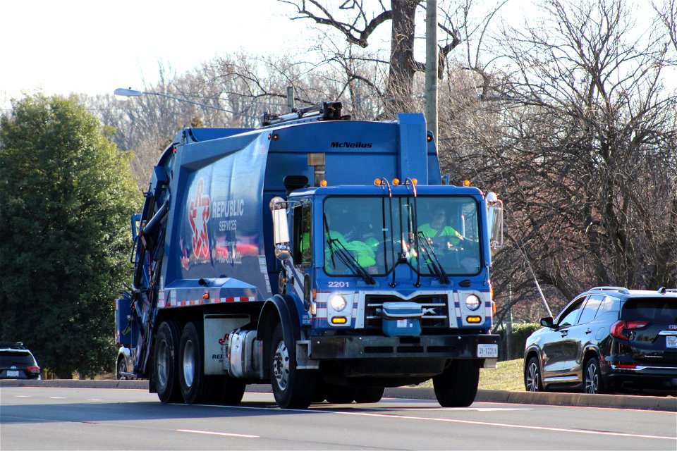 Republic Services truck 2201