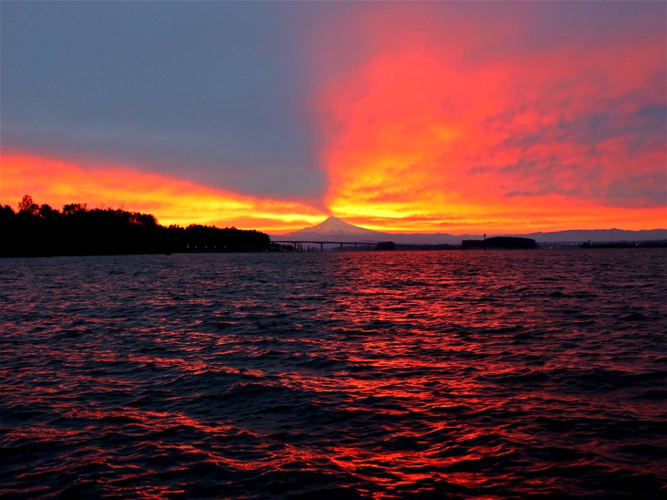 Sunrise at Columbia River in WA