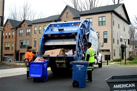 American Disposal truck 554 on recycling | Peterbilt 348 Mcneilus RL