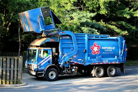 Republic Services truck 1366 | Mack TE Heil Half/Pack