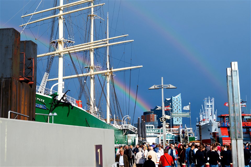 Elbphilamonie Doublerainbow photo