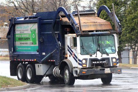 Fairfac County Truck 7195 | Mack MRU Heil Half/Pack