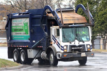 Fairfac County Truck 7195 | Mack MRU Heil Half/Pack photo