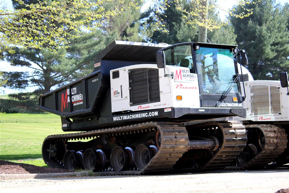 Multimachine tracked dump truck