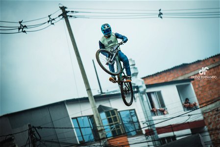 Downhill Urbano 2022
