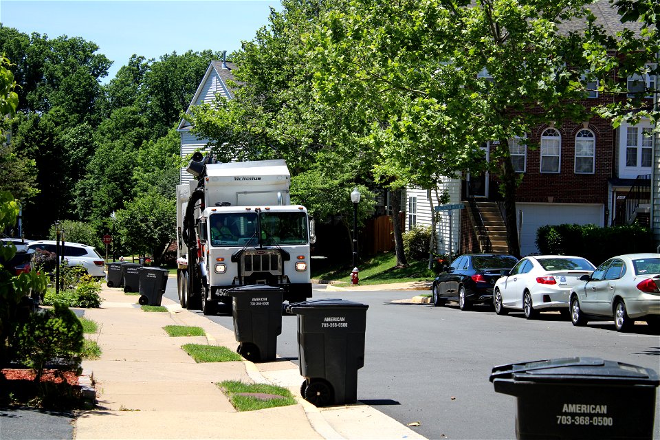 Truck 452 collecting trash