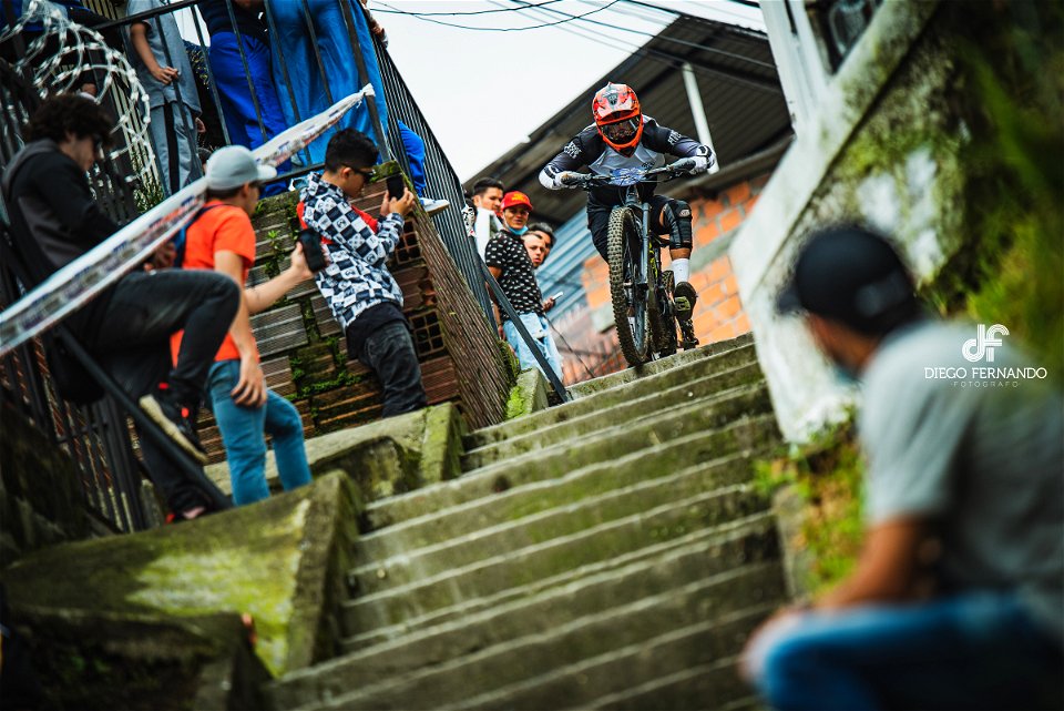 Downhill Urbano 2022