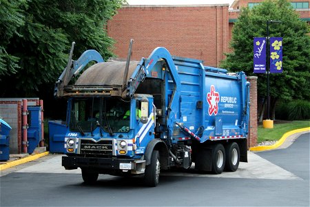Republic Services truck 1366 | Mack TE Heil Half/Pack