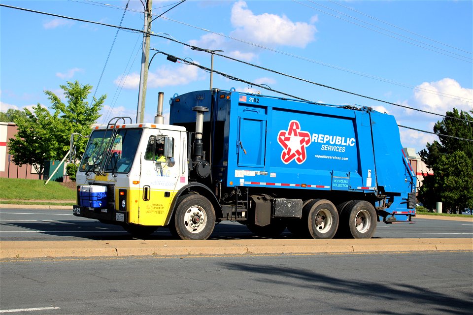 Ex AAA truck 2182 | Mack LE Heil DP5000