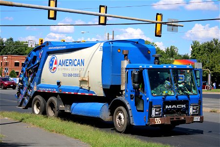 American Disposal truck 535 | CNG Mack LR McNeilus XC-RL photo