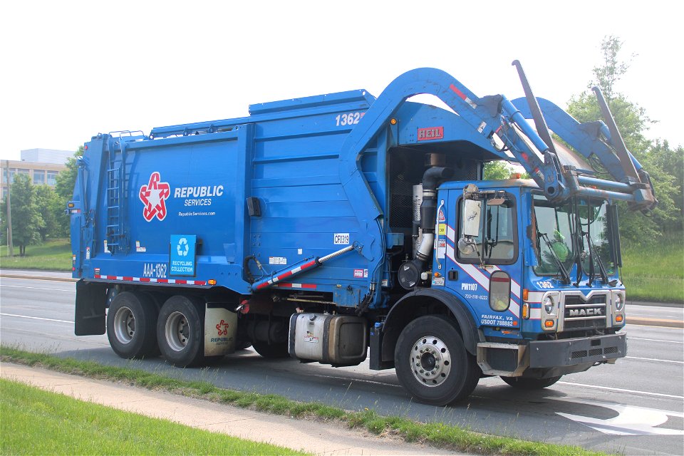 Republic Services truck 1362