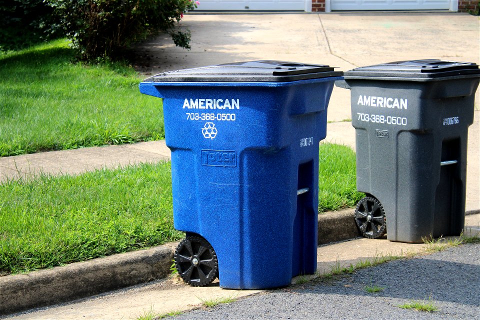 American Disposal 96g recycling Toter