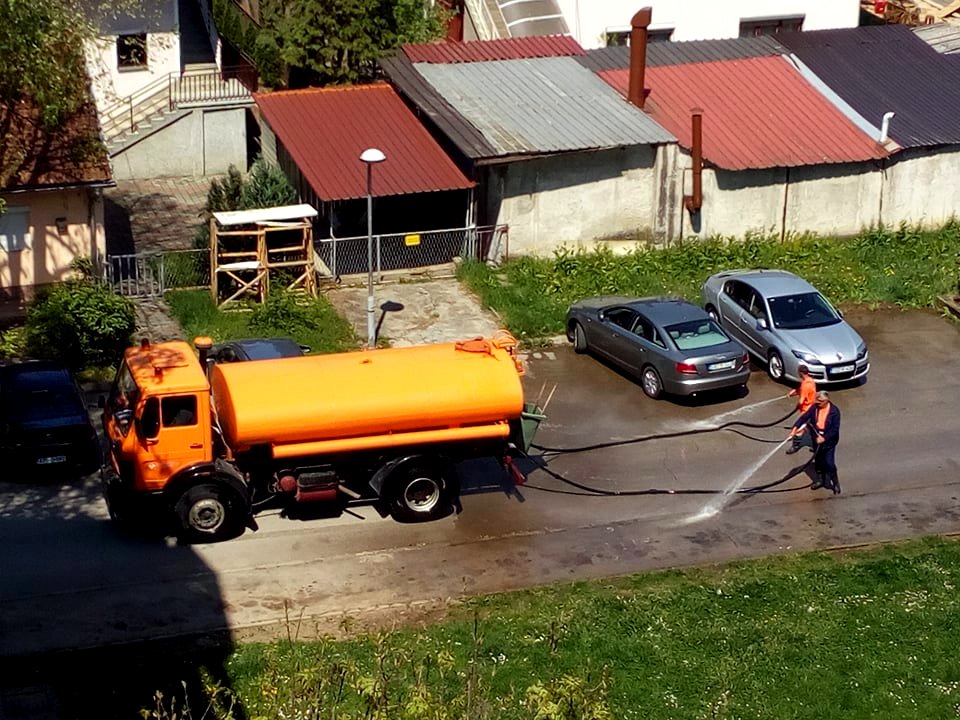 In Corona time workers of Banja Luka's City utility washing Braće Jugovića street (1)