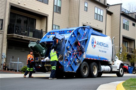 American Disposal truck 554 on recycling | Peterbilt 348 Mcneilus RL photo