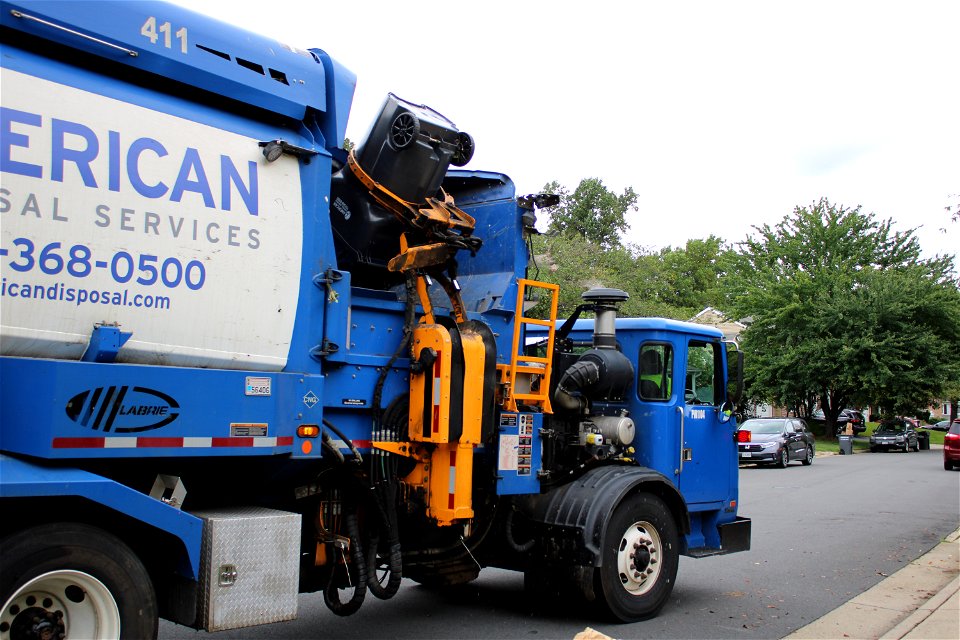 American Disposal truck 411 | CNG Autocar ACX Labrie Full-Eject Automizer