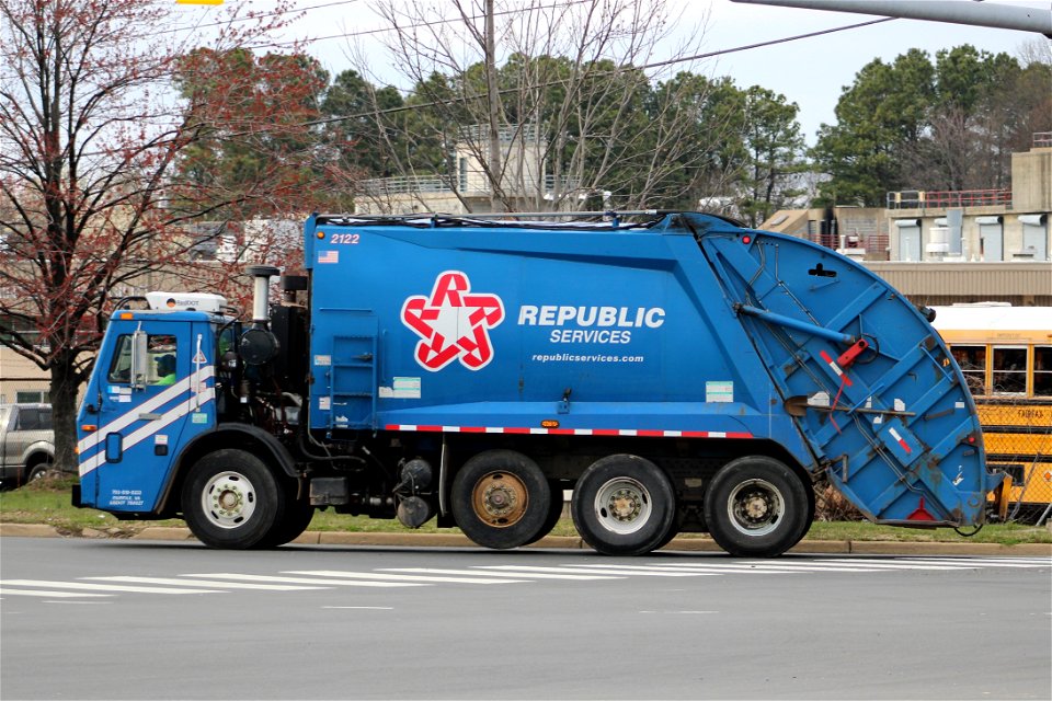 Republic Services Truck 2122