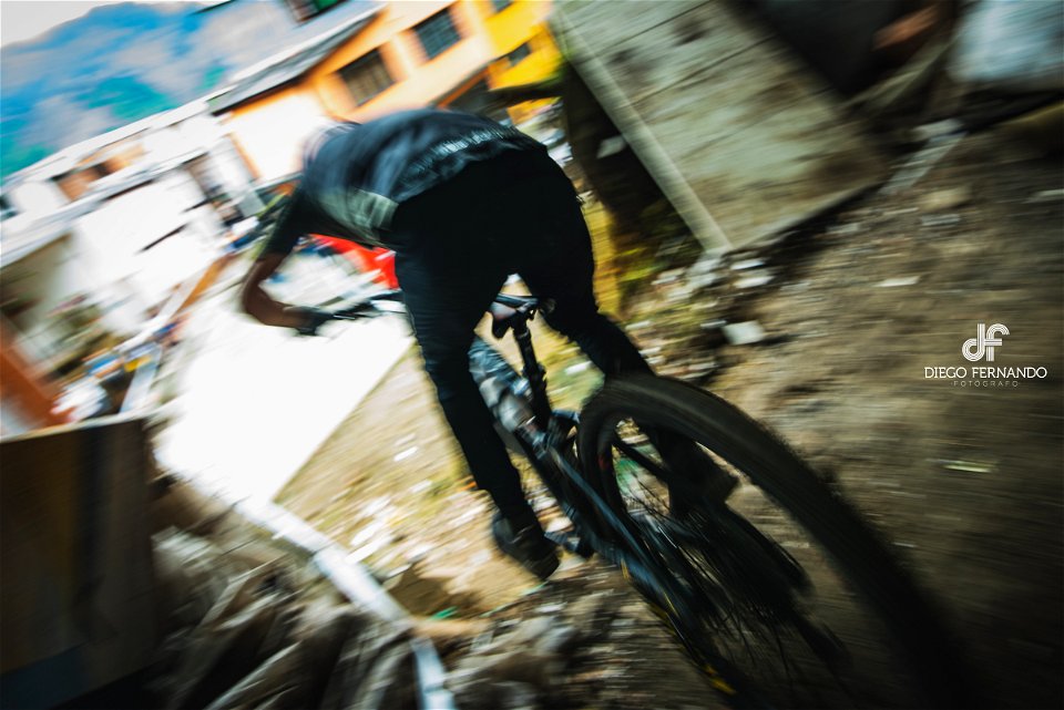 Downhill Urbano 2022