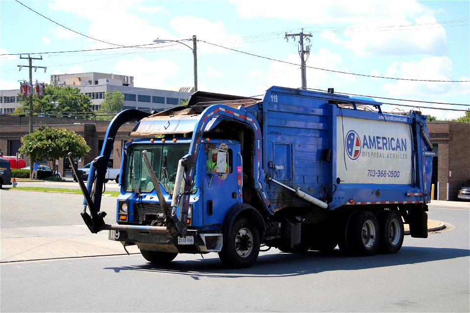 American Disposal truck 119 | Mack MR Heil Half/Pack