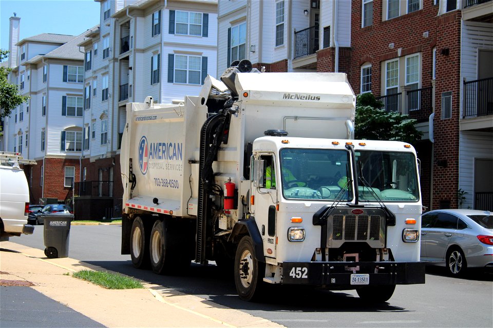 American Disposal truck 452 | Peterbilt 520 Mcneilus ZR