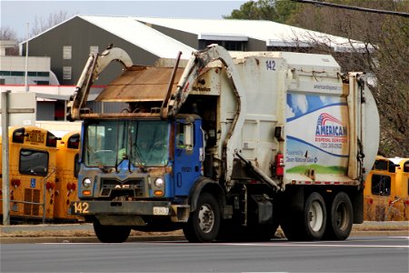 American Disposal truck 142 | CNG ac MRU McNeilus Atlantic photo