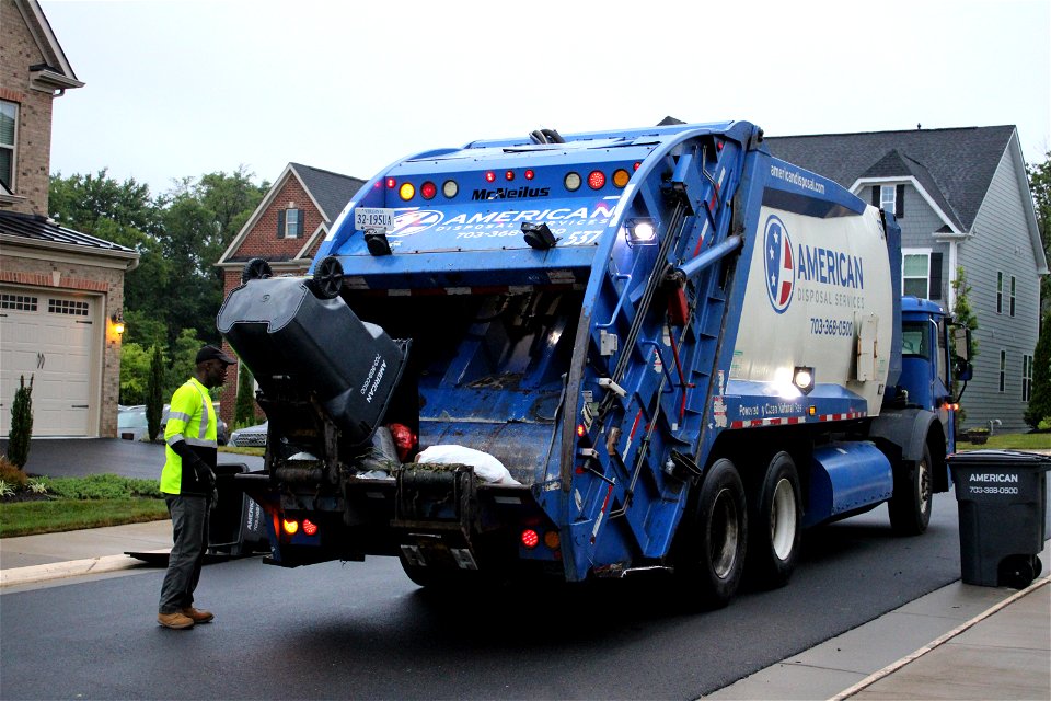 Truck 537 collecting trash from a 95g Rehrig