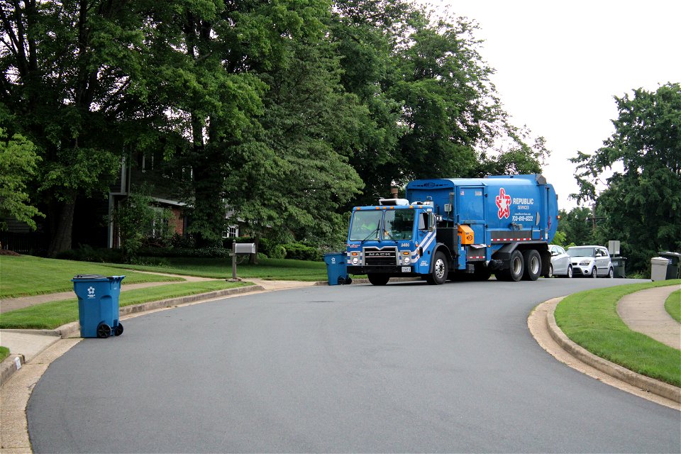 Republic Services truck 2400