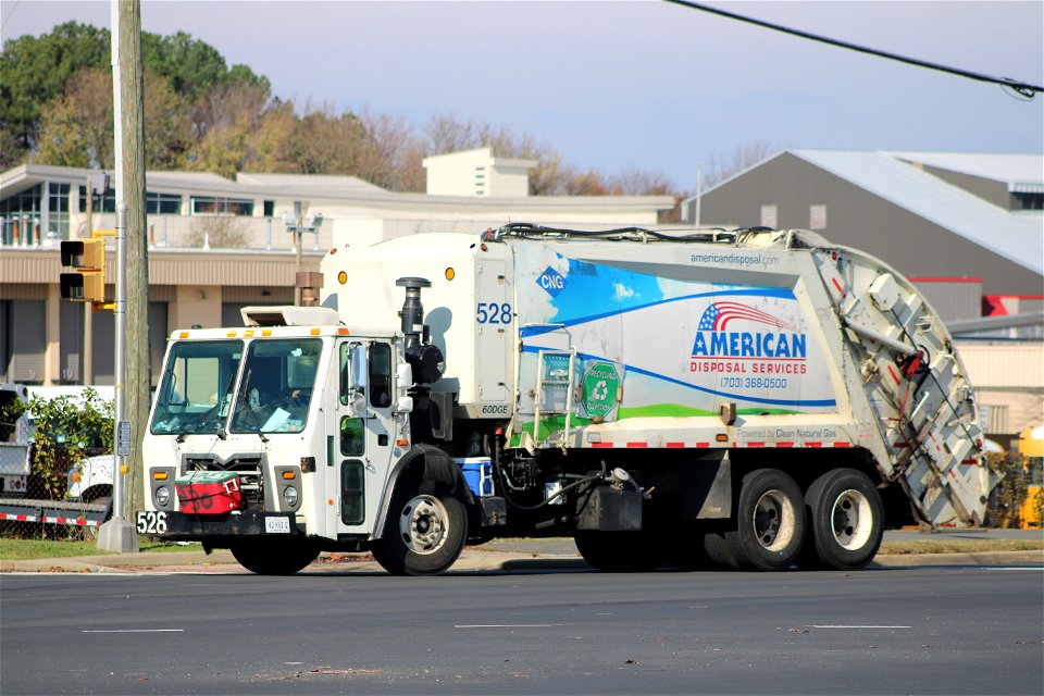American Disposal Truck 528 | CNG Mack LEU McNeilus XC-RL